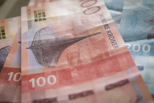 Norske hundrelapper og tohundrelapper. Illustrasjonsfoto: Mostphotos.